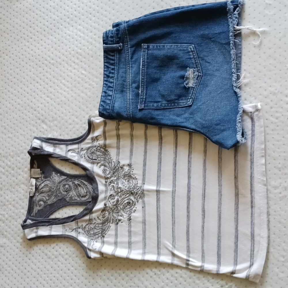 Time & Tru Distressed Jean Shorts size 16 plus size - Picture 11 of 12